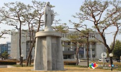 Statue of the Virg…